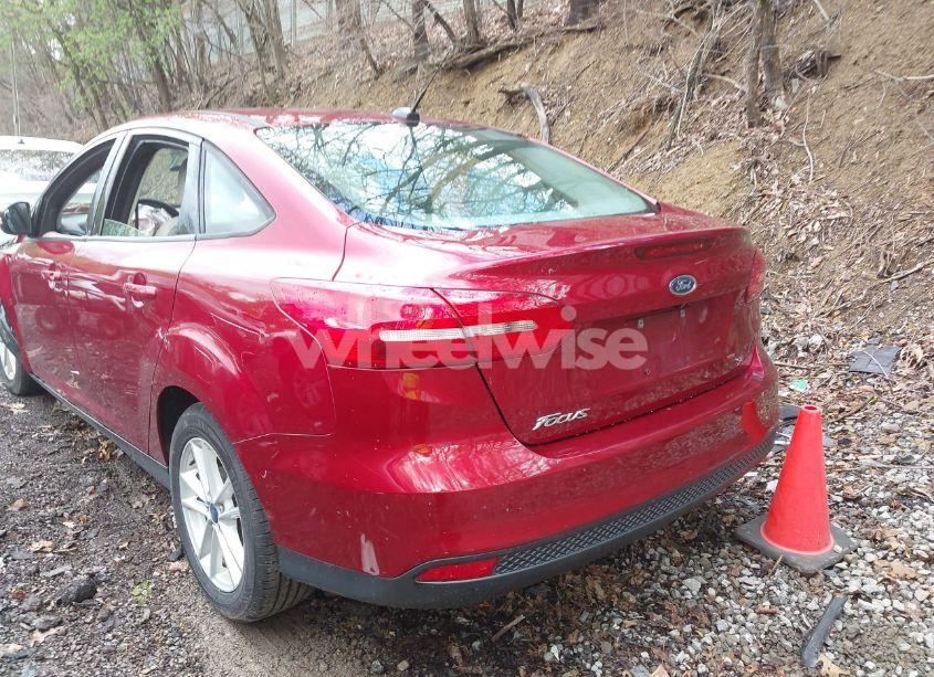 Photo 12 of 2015 Ford Focus SE (VIN 1FADP3F20FL292883)