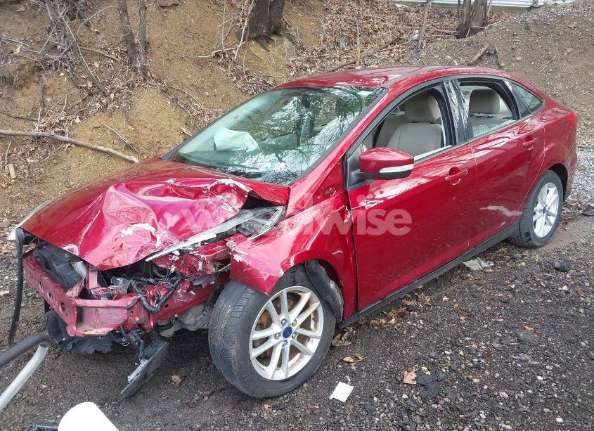 Photo 2 of 2015 Ford Focus SE (VIN 1FADP3F20FL292883)