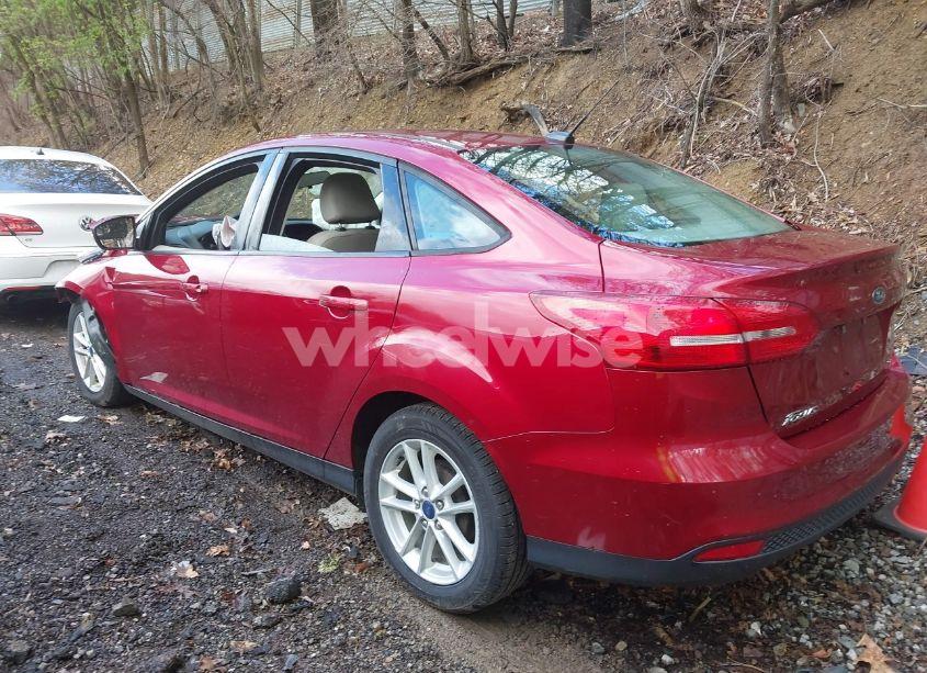 Photo 3 of 2015 Ford Focus SE (VIN 1FADP3F20FL292883)