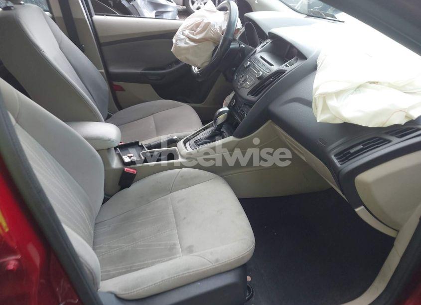 Photo 5 of 2015 Ford Focus SE (VIN 1FADP3F20FL292883)