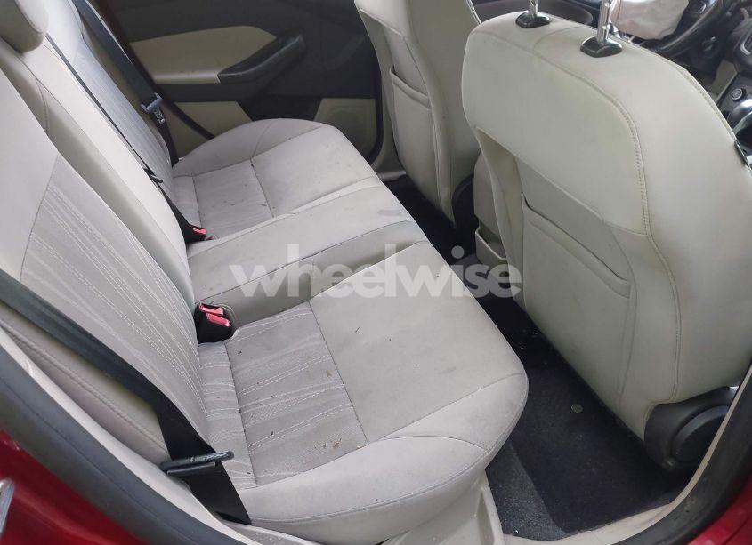 Photo 8 of 2015 Ford Focus SE (VIN 1FADP3F20FL292883)