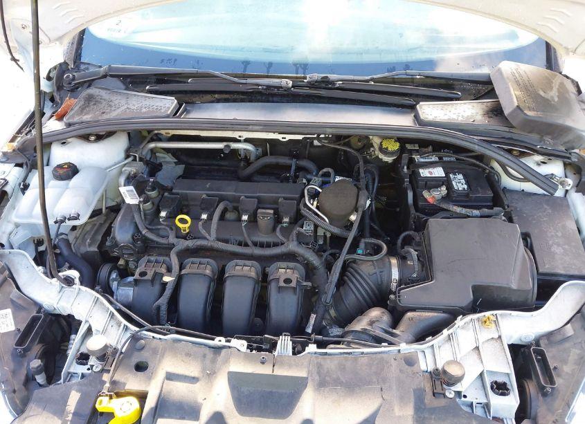 Photo 10 of 2015 Ford Focus SE (VIN 1FADP3F20FL297498)