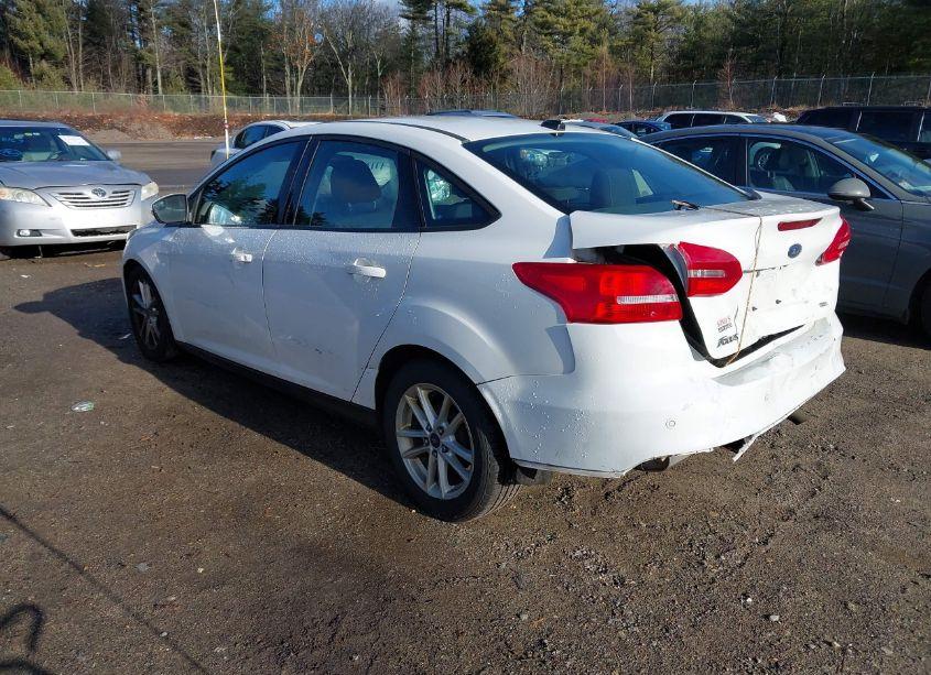 Photo 3 of 2015 Ford Focus SE (VIN 1FADP3F20FL297498)