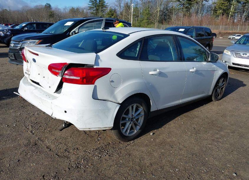 Photo 4 of 2015 Ford Focus SE (VIN 1FADP3F20FL297498)