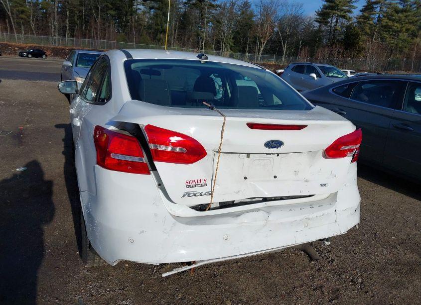 Photo 6 of 2015 Ford Focus SE (VIN 1FADP3F20FL297498)