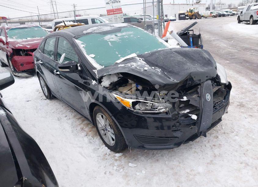 2015 Ford Focus SE (VIN 1FADP3F20FL305616) main photo