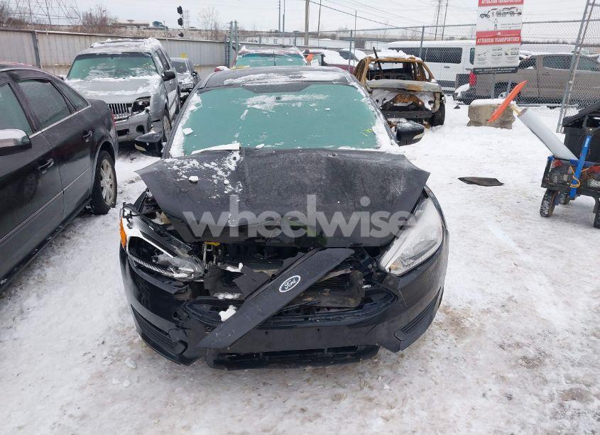 Photo 12 of 2015 Ford Focus SE (VIN 1FADP3F20FL305616)