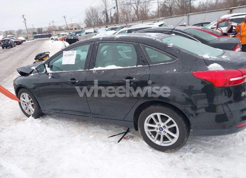 Photo 14 of 2015 Ford Focus SE (VIN 1FADP3F20FL305616)