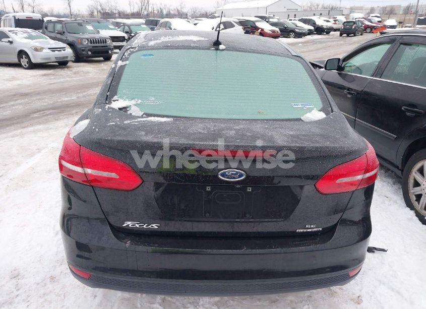 Photo 16 of 2015 Ford Focus SE (VIN 1FADP3F20FL305616)