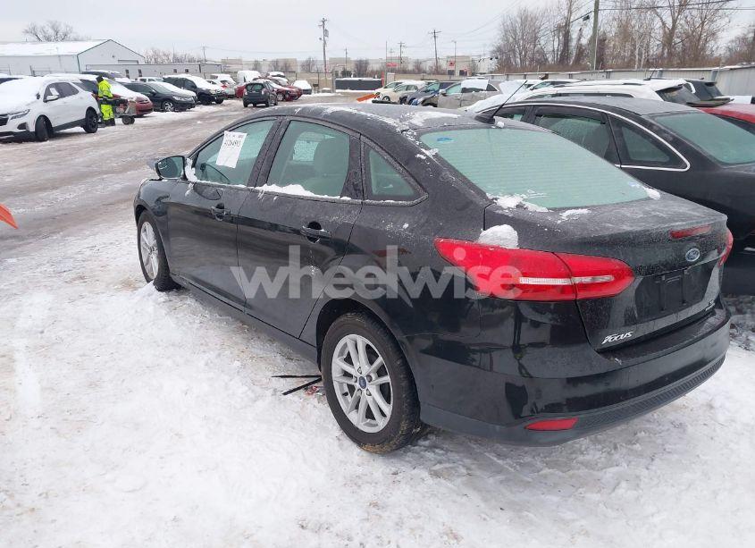 Photo 3 of 2015 Ford Focus SE (VIN 1FADP3F20FL305616)