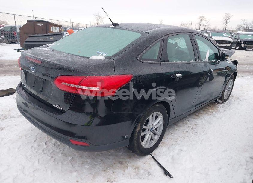 Photo 4 of 2015 Ford Focus SE (VIN 1FADP3F20FL305616)