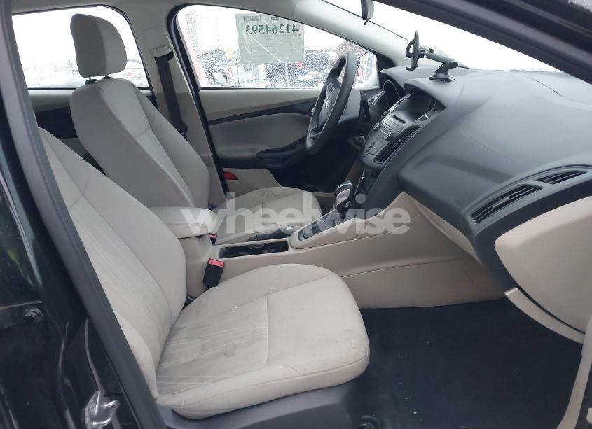 Photo 5 of 2015 Ford Focus SE (VIN 1FADP3F20FL305616)