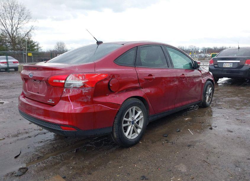 Photo 4 of 2015 Ford Focus SE (VIN 1FADP3F20FL313408)