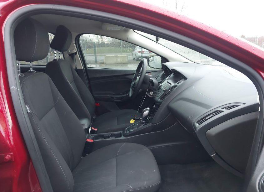 Photo 5 of 2015 Ford Focus SE (VIN 1FADP3F20FL313408)