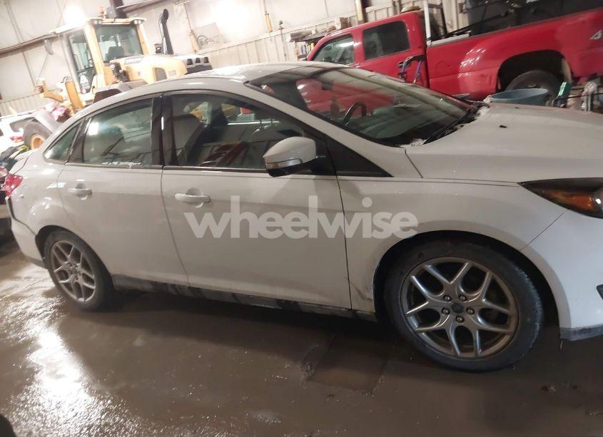 Photo 13 of 2015 Ford Focus SE (VIN 1FADP3F20FL321346)