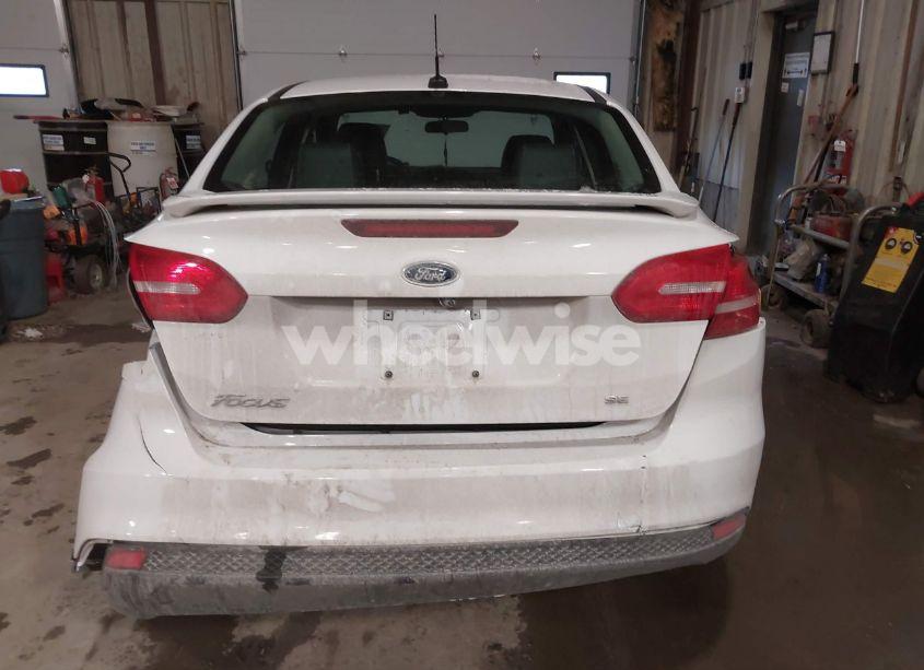 Photo 16 of 2015 Ford Focus SE (VIN 1FADP3F20FL321346)