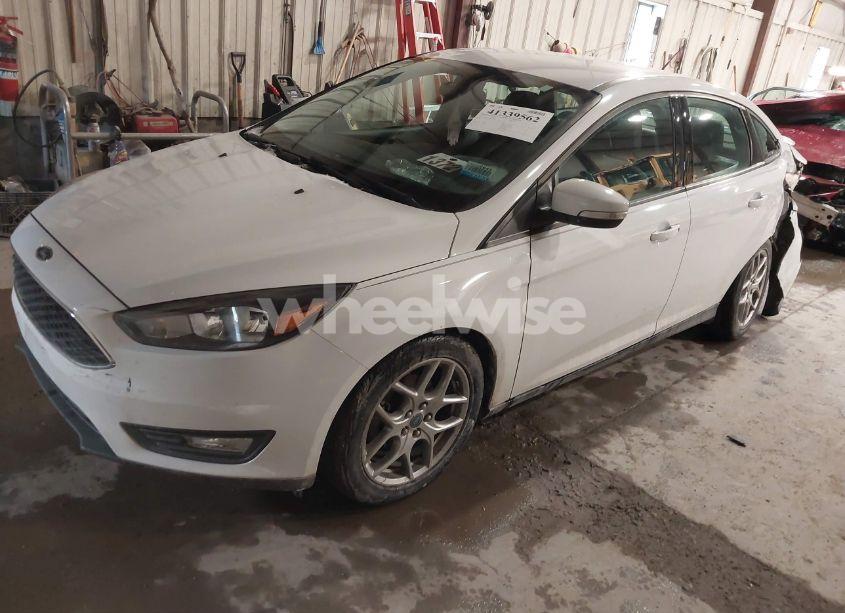 Photo 2 of 2015 Ford Focus SE (VIN 1FADP3F20FL321346)