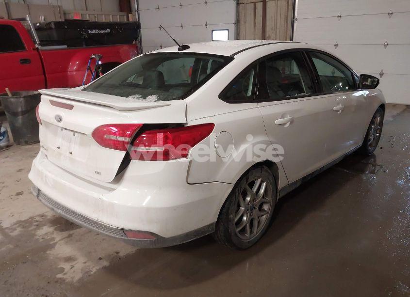 Photo 4 of 2015 Ford Focus SE (VIN 1FADP3F20FL321346)