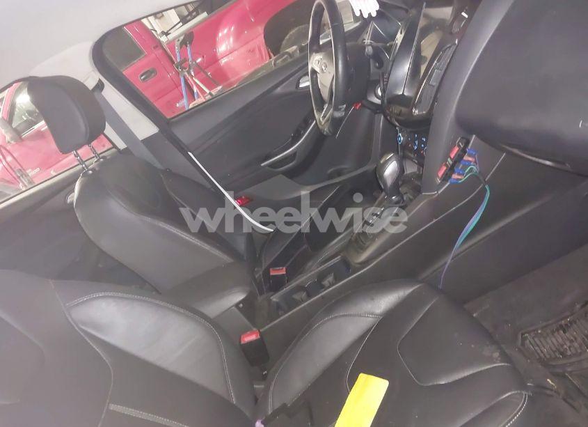 Photo 5 of 2015 Ford Focus SE (VIN 1FADP3F20FL321346)