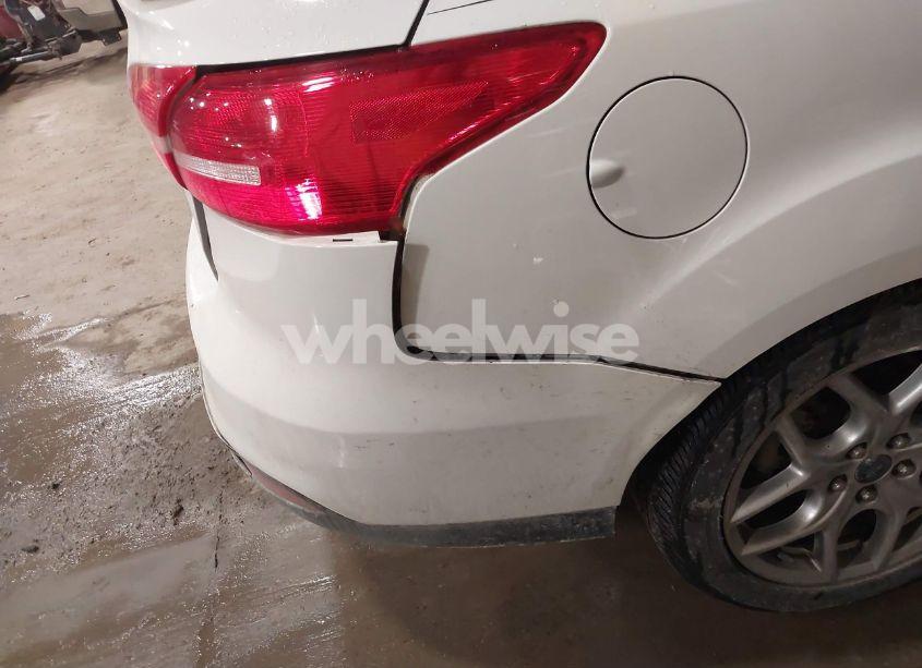 Photo 6 of 2015 Ford Focus SE (VIN 1FADP3F20FL321346)