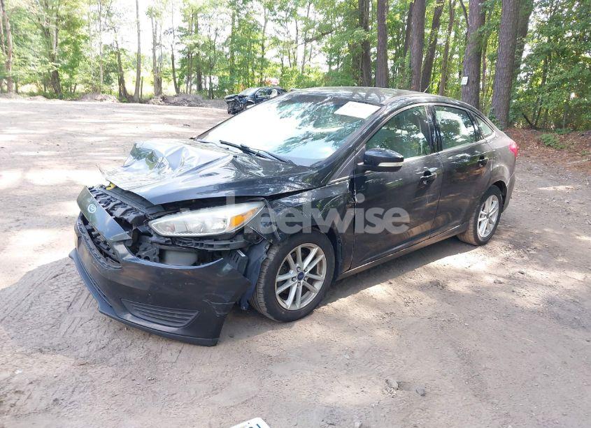 Photo 2 of 2015 Ford Focus SE (VIN 1FADP3F20FL335232)
