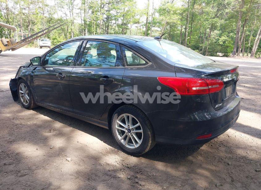 Photo 3 of 2015 Ford Focus SE (VIN 1FADP3F20FL335232)