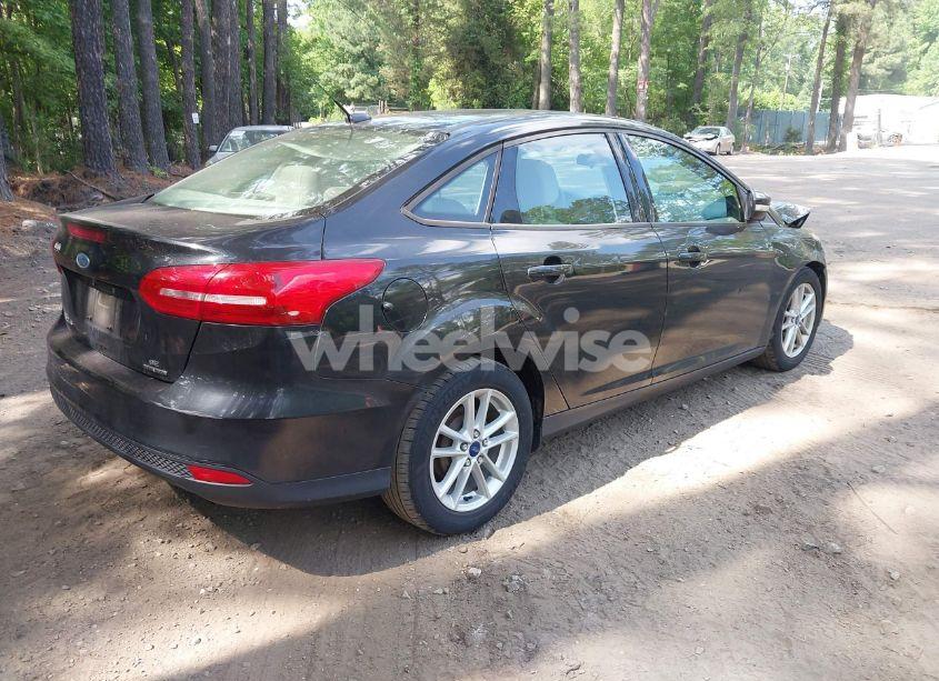 Photo 4 of 2015 Ford Focus SE (VIN 1FADP3F20FL335232)