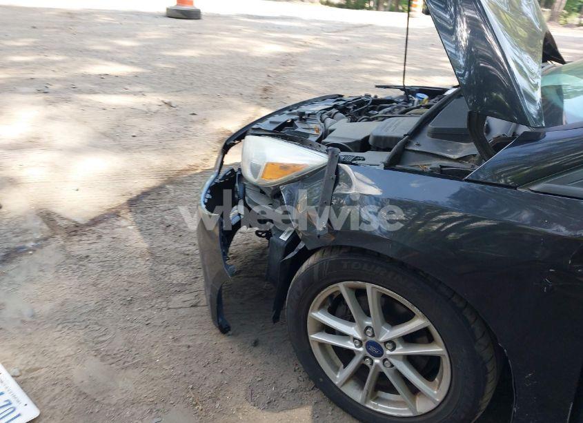 Photo 6 of 2015 Ford Focus SE (VIN 1FADP3F20FL335232)