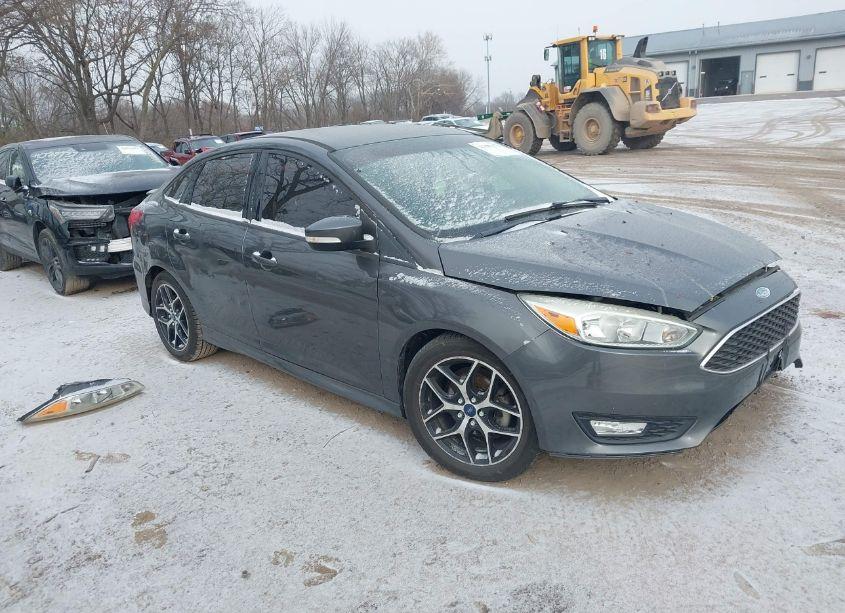 2015 Ford Focus SE (VIN 1FADP3F20FL340589) main photo