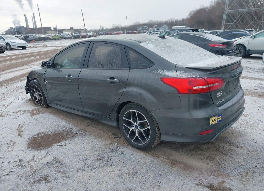 Photo 3 of 2015 Ford Focus SE (VIN 1FADP3F20FL340589)