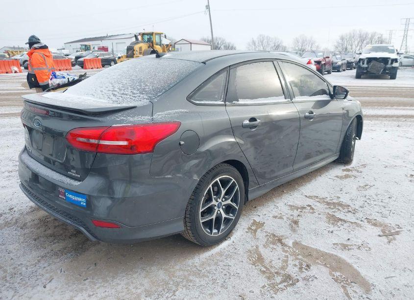 Photo 4 of 2015 Ford Focus SE (VIN 1FADP3F20FL340589)