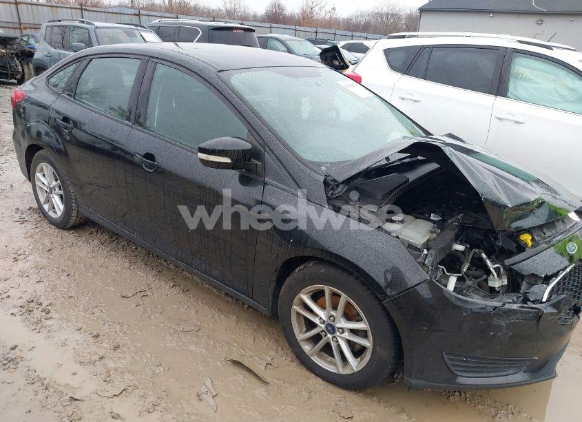 Photo 13 of 2015 Ford Focus SE (VIN 1FADP3F20FL367193)
