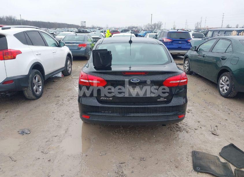 Photo 16 of 2015 Ford Focus SE (VIN 1FADP3F20FL367193)