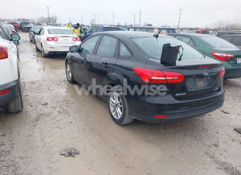 Photo 3 of 2015 Ford Focus SE (VIN 1FADP3F20FL367193)