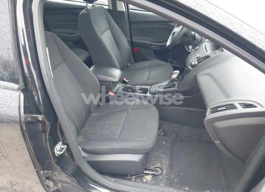 Photo 5 of 2015 Ford Focus SE (VIN 1FADP3F20FL367193)