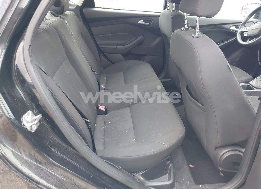 Photo 8 of 2015 Ford Focus SE (VIN 1FADP3F20FL367193)