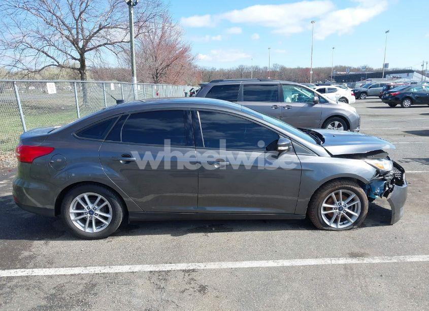 Photo 12 of 2015 Ford Focus SE (VIN 1FADP3F20FL377934)
