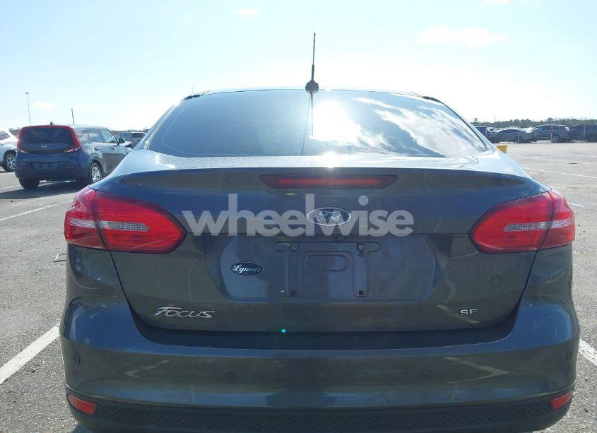 Photo 15 of 2015 Ford Focus SE (VIN 1FADP3F20FL377934)