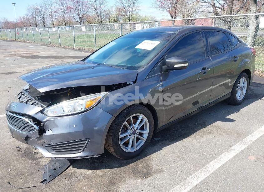 Photo 2 of 2015 Ford Focus SE (VIN 1FADP3F20FL377934)