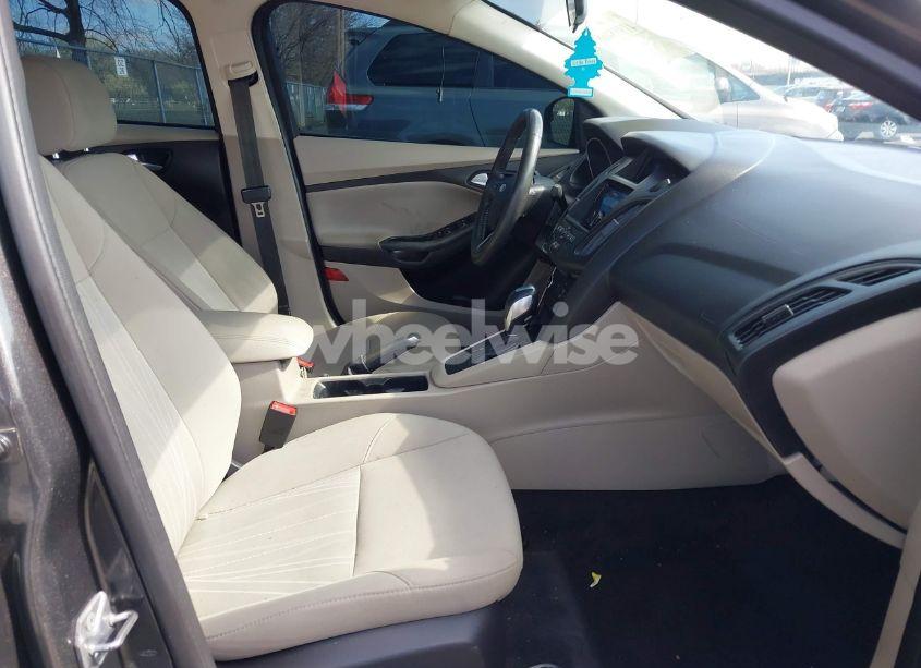 Photo 5 of 2015 Ford Focus SE (VIN 1FADP3F20FL377934)