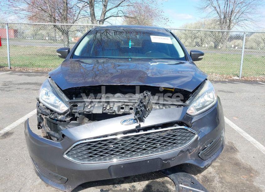 Photo 6 of 2015 Ford Focus SE (VIN 1FADP3F20FL377934)