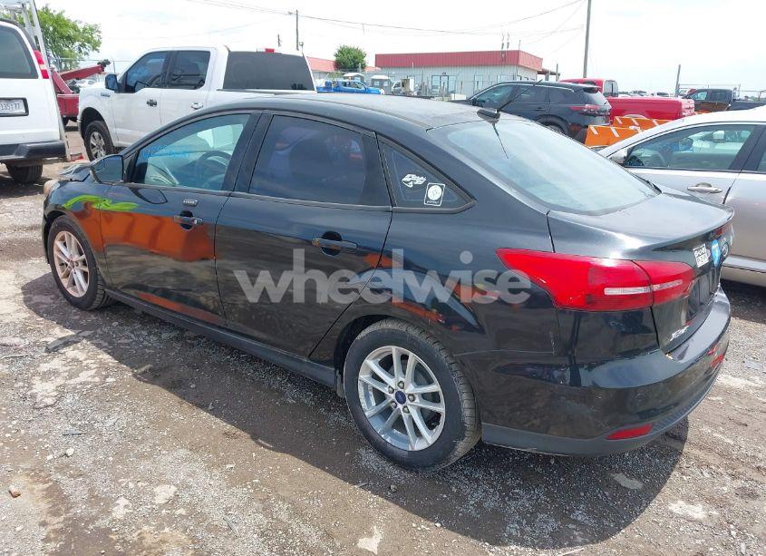 Photo 3 of 2015 Ford Focus SE (VIN 1FADP3F20FL378484)