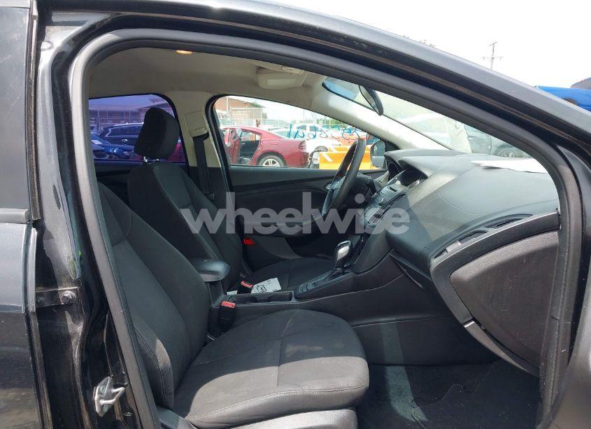 Photo 5 of 2015 Ford Focus SE (VIN 1FADP3F20FL378484)