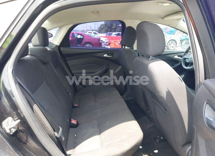 Photo 8 of 2015 Ford Focus SE (VIN 1FADP3F20FL378484)