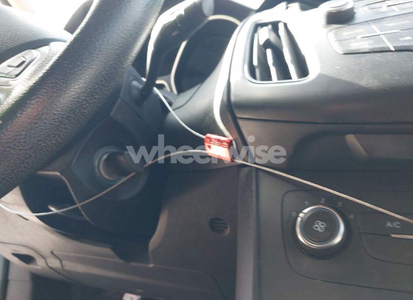 Photo 11 of 2016 Ford Focus SE (VIN 1FADP3F20GL212273)