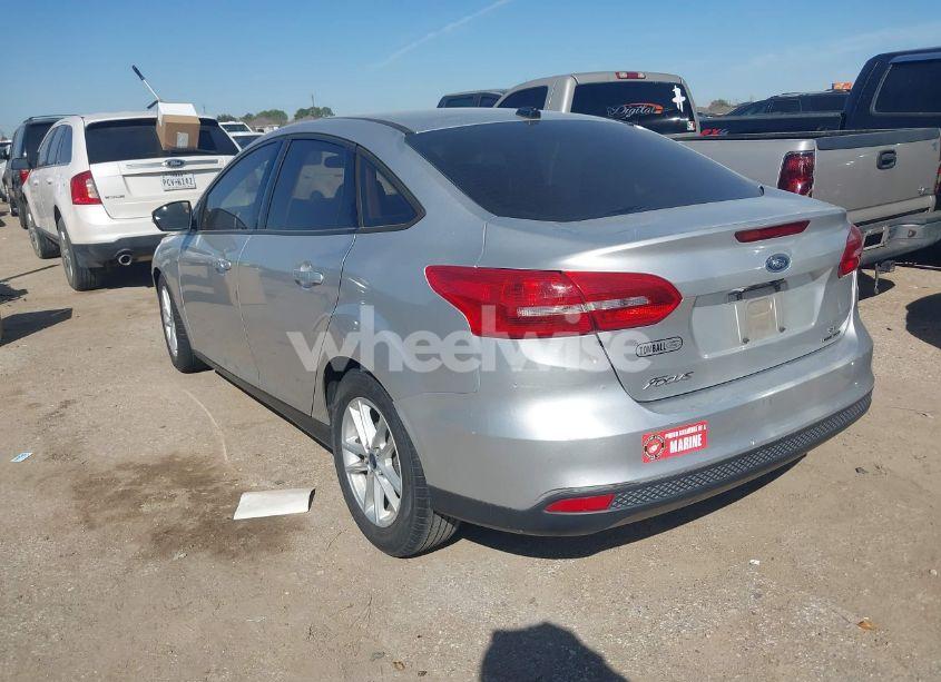 Photo 3 of 2016 Ford Focus SE (VIN 1FADP3F20GL212273)