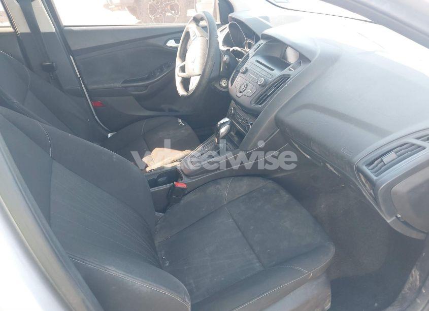 Photo 5 of 2016 Ford Focus SE (VIN 1FADP3F20GL212273)