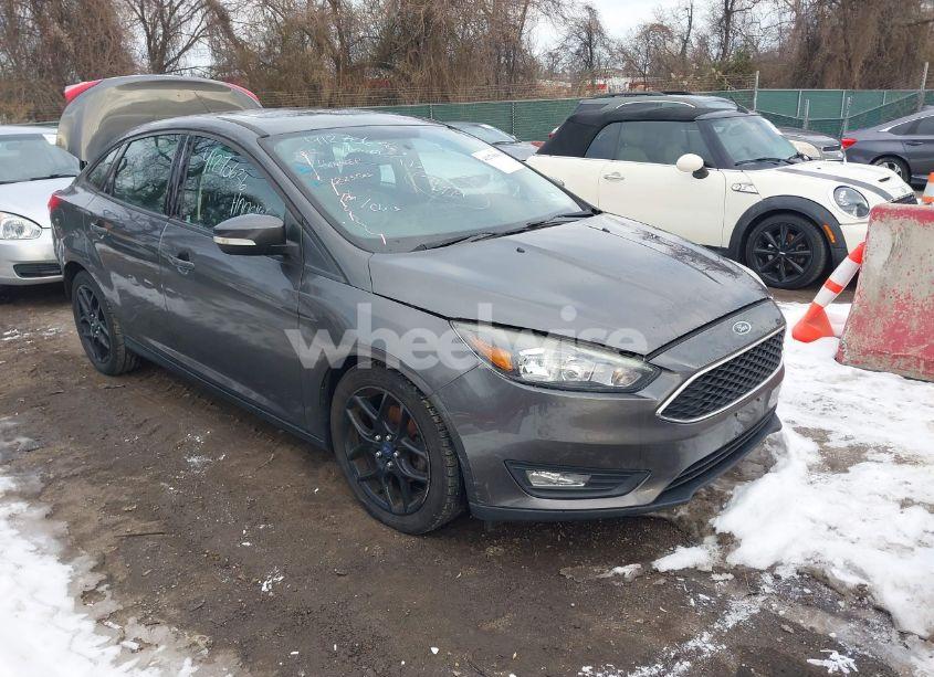 2016 Ford Focus SE (VIN 1FADP3F20GL223693) main photo