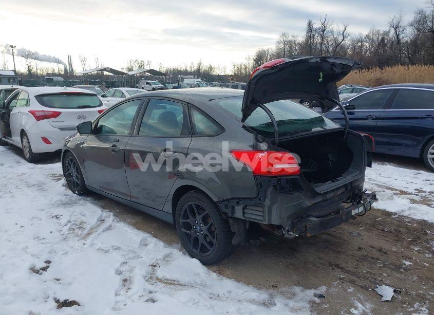 Photo 3 of 2016 Ford Focus SE (VIN 1FADP3F20GL223693)