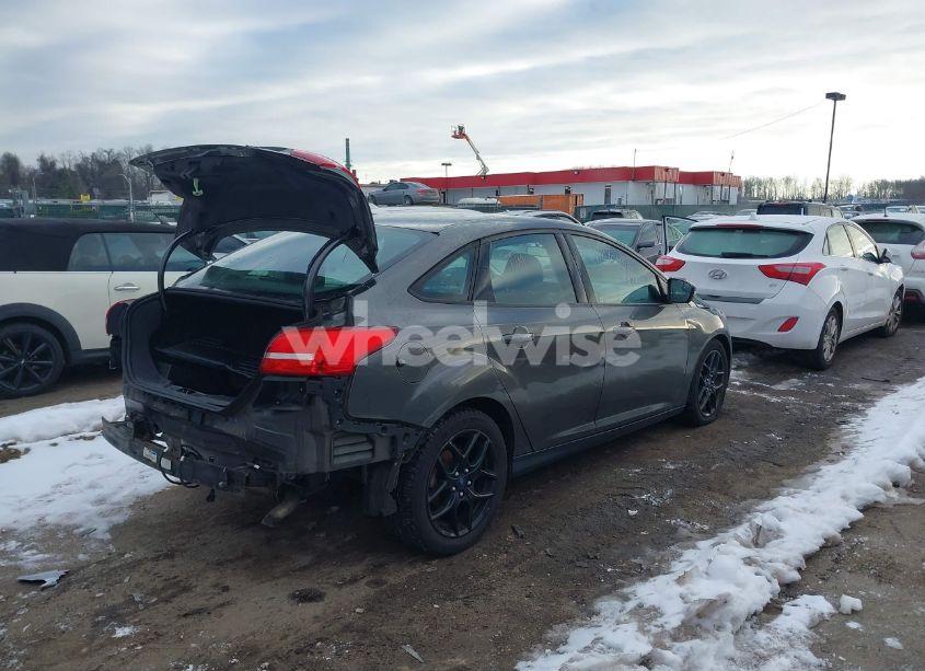 Photo 4 of 2016 Ford Focus SE (VIN 1FADP3F20GL223693)
